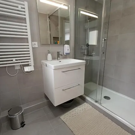 Jolie Petite Maison à Paris Apartment *
